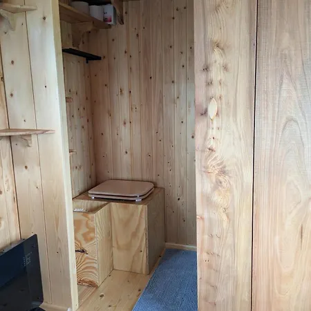 Herdershut 'het Schoehuis', Vlakbij Zee Apartment