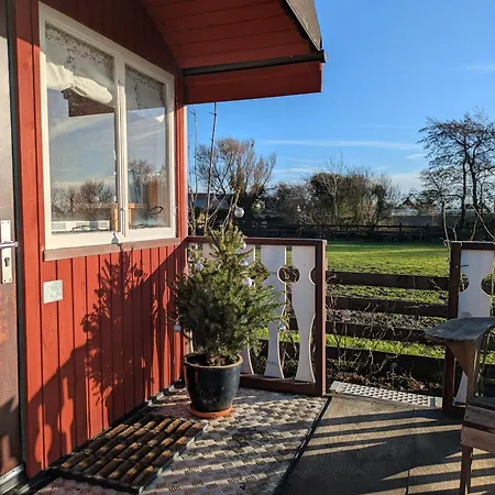 Herdershut 'het Schoehuis', Vlakbij Zee Apartment Sint Maartensbrug