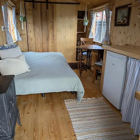 Herdershut 'het Schoehuis', Vlakbij Zee Lägenhet